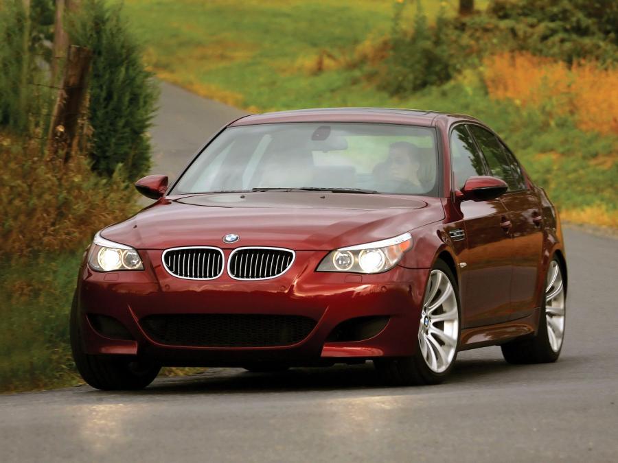  BMW M5 2005 года  (US) (фото 14 из 35)